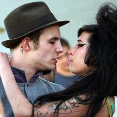 Muž Amy Winehouse mora natrag u zatvor
