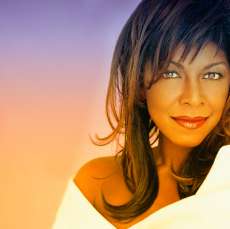 Oboljeloj jazz pjevačici Natalie Cole presađen bubreg