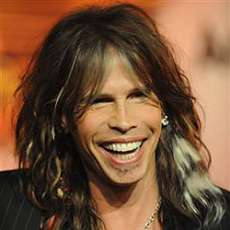 Steven Tyler pao s pozornice 