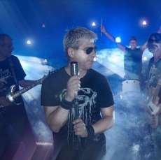 Video: Daleka obala s novim frontmanom