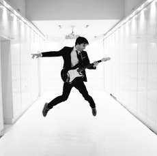 Rock singlom ’Sanjaš sama’, riječki umjetnik Lado Bartoniček najavljuje svoj prvi kantautorski album