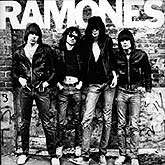 Otkrivanje skulpture grupi The Ramones 